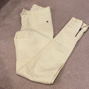 Yellow jeggings